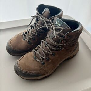 Teva Ahunu Women’s Hiking Boots size 7.5